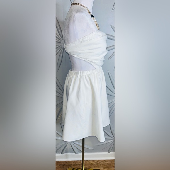 HOST PICK Petal & Pup NWT SZ M white halter style dress w/cut outs. Bust 30”-36” - Picture 6 of 11